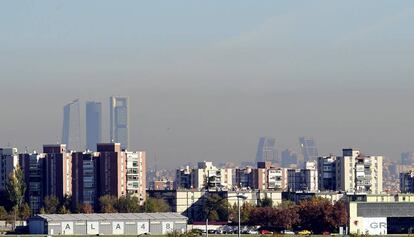 La boina de la contaminación sobre Madrid.