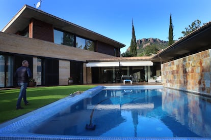 Una piscina en una residencia privada de Matadepera.