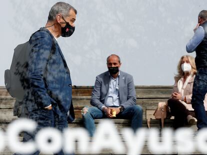 Toni Cantó, a su llegada a la presentación de la candidatura de la formación popular para las elecciones a la Asamblea de Madrid del próximo día 4 de mayo, el 31 de marzo.