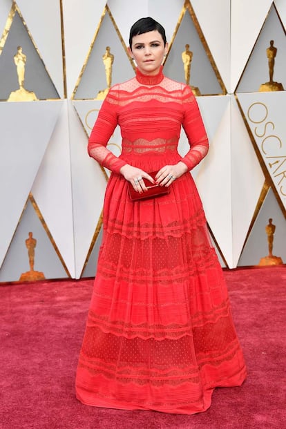 La actriz Ginnifer Goodwin, de rojo y de Zuhair Murad.