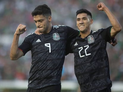 Jiménez y Antuna celebran sus goles.