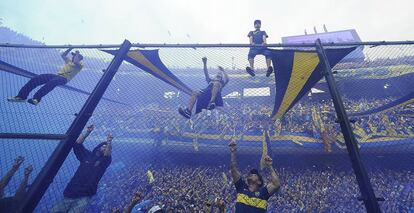 Hinchas de Boca Juniors en La Bombonera.