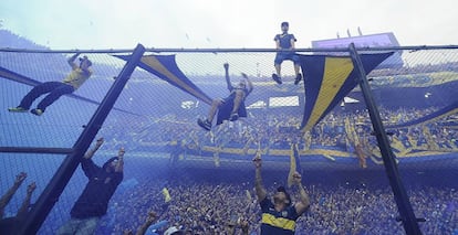 Hinchas de Boca Juniors en La Bombonera.