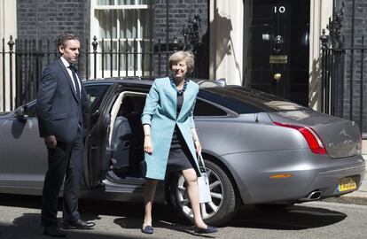 La primera ministra británica, Theresa May, llega al número 10 de Downing Street, en el centro de Londres el 14 de julio de 2016. La líder conservadora prometió construir un "país que trabaja para todos", aunque su tiempo ha estado fundamentalmente dedicado al Brexit.