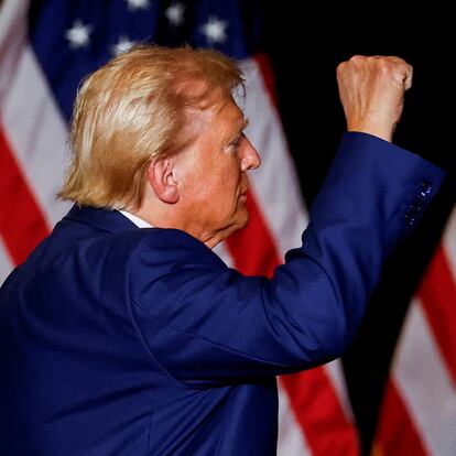 FILE PHOTO: Republican presidential nominee and former U.S. President Donald Trump gestures at a rally in Las Vegas, Nevada, U.S. September 13, 2024. REUTERS/Piroschka Van de Wouw/File Photo