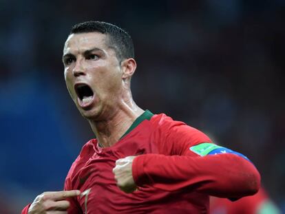 Cristiano Ronaldo celebrando uno de sus tres goles en el partido Portugal–España (3-3) del Mundial de Rusia 2018.