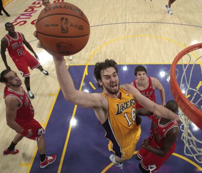 Pau Gasol encesta en el partido ante los Bulls