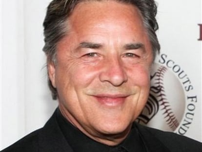 Don Johnson, conocido por actuar en la serie <i>Miami Vice</i>, ha denunciado a la productora Rysher Entertainment por deberle millones de dólares tras su participación en la serie <i>Nash Bridges</i> (emitida en EE UU entre 1996 y 2001). El intérprete ha alegado que además de protagonizar la serie fue copropietario de los derechos de autor, por lo que le correspondería la mitad de los beneficios logrados por el programa. La productora obtuvo más de 300 millones de dólares (unos 219 millones de euros) en ingresos y otros 150 millones de dólares (unos 105 millones de euros) por su distribución en las cadenas estadounidenses.