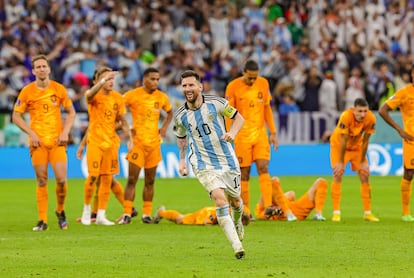 Lionel Messi celebra la victoria de Argentina contra Países Bajos en los cuartos de final del Mundial el 9 de diciembre.