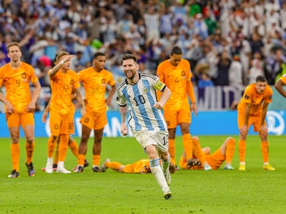 Lionel Messi celebra la victoria de Argentina contra Países Bajos en los cuartos de final del Mundial el 9 de diciembre.
