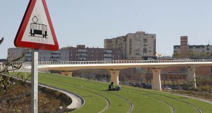 Obra de construcción del tranvía de Alcalá de Guadaira