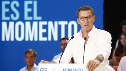 El presidente del Partido Popular, Alberto Núñez Feijóo, interviene durante un acto en el Auditorio de la Diputación de Alicante, a 12 de julio de 2023.
