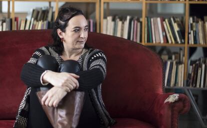 La escritora y periodista chilena Josefa Ruiz-Tagle, en su casa en Santiago de Chile. 