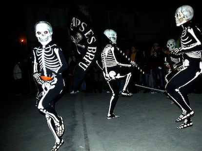 La 'Dansa de la mort', que desfila a Verges cada Dijous Sant.
