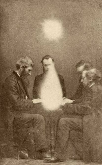 Sesión de espiritismo en Bristol en 1872.