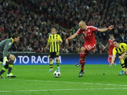 Robben marca el gol de la victoria en la final.