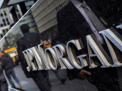 JP Morgan: las medidas del nuevo Gobierno “no ayudarán” a la banca