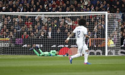 Insigne marca gol al Real Madrid.