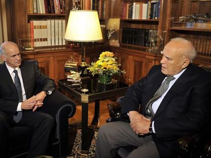 Papandreu y Papoulias, durante su encuentro este s&aacute;bado.