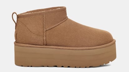 Modelo ultra mini de las botas UGG de ante y con borreguillo, incluyen plataforma de 5 cm.