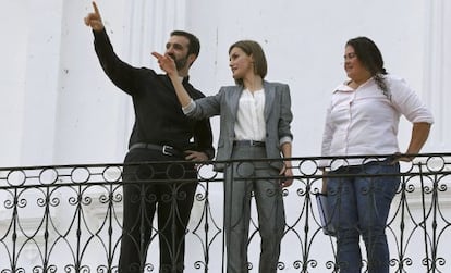 La reina Letizia durante la visita que ha realizado a la Iglesia de Santa Lucía de Suchitito.