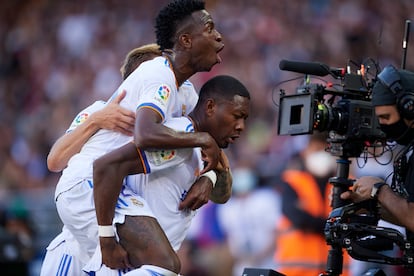 Futbolistas del Real Madrid celebran un tanto esta temporada.