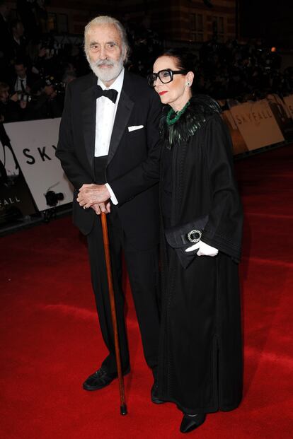 El actor Christopher Lee y su esposa Birgit Kroencke.