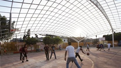 Juego de baloncesto en el Centro Deportivo Cuauht&eacute;moc.