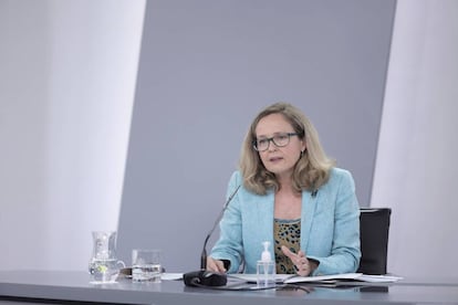 La vicepresidenta primera del Gobierno y ministra de Asuntos Económicos, Nadia Calviño, en el Consejo de Ministros del 27 de julio de 2021, en Madrid.