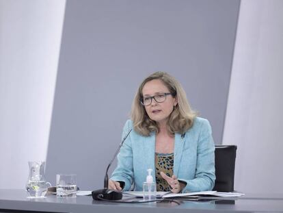 La vicepresidenta primera del Gobierno y ministra de Asuntos Económicos, Nadia Calviño, en el Consejo de Ministros del 27 de julio de 2021, en Madrid.