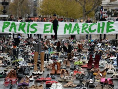 Instalação simbólica de 22.000 pares de sapatos em Paris em representação dos manifestantes da marcha anulada.