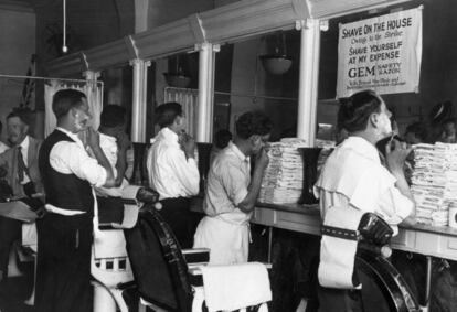 &ldquo;Af&eacute;itese a mis expensas&rdquo;, animaba un cartel en una barber&iacute;a en apuros durante una huelga de trabajadores en Nueva York de 1930.