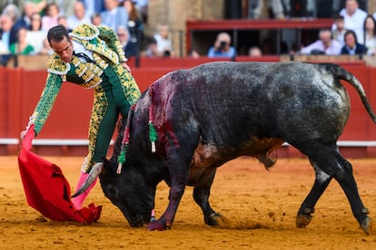 Pepe Moral, el pasado 11 de mayo, en La Maestranza, ante un toro de Miura.