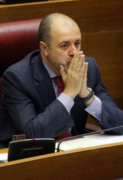 El diputado del PP David Serra durante el pleno de las Cortes.