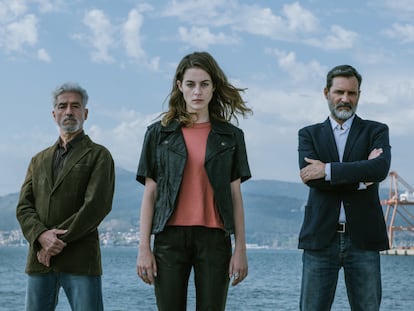 Sergio Pazos, Victoria Guerra y Monti Castiñeiras, protagonistas de la serie 'Auga Seca'.