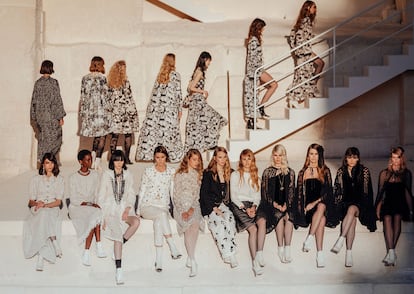 05_Cruise_2021_22_show_Finale_pictures_copyright_CHANEL_5_