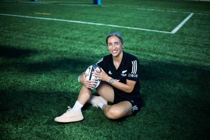 Hirini es la clase de mujer inspiradora que buscan las marcas en estos momentos. Tiene sangre maorí, se crio en una granja, en el seno de una familia de esquiladores, y lo ha conseguido todo en el rugby.