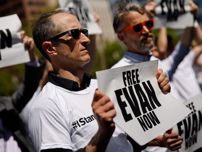 Journalists and members of the Independent Association of Publishers' Employees a rally to call for release of 'Wall Street Journal' reporter Evan Gershkovich.