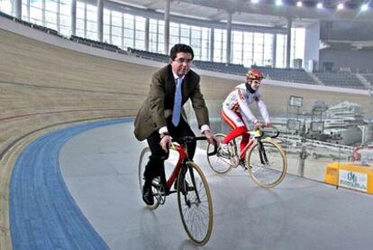 El ex presidente balear Jaume Matas, en el velódromo Palma Arena en febrero de 2007.

Maria Antònia Munar.