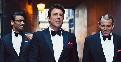 De izquierda a derecha, George Daniel Long, Mark Adams y Stephen Triffitt caracterizados como Sinatra & friends.