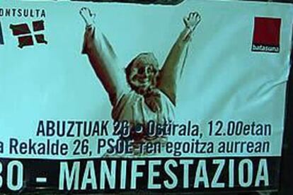 Fragmento de uno de los carteles que informan de la manifestación, con el logo de Batasuna en la esquina superior derecha.