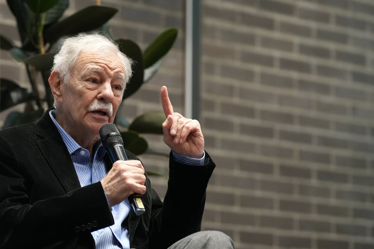 Las juventudes de Junts agitan la semana de Sant Jordi llamando al boicot a Eduardo Mendoza