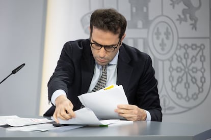 El ministro de Economía, Comercio y Empresa, Carlos Cuerpo,  durante la rueda de prensa posterior a la reunión del Consejo de Ministros.