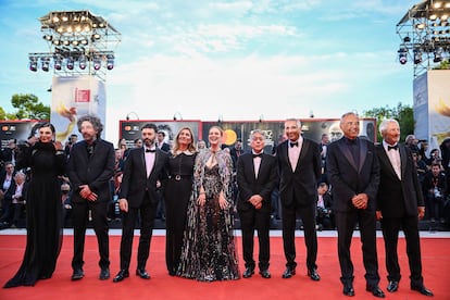 Los miembros de jurado del festival de Venecia, que preside la actriz Julianne Moore y del que forman parte el director español Rodrigo Sorogoyen o el autor británico-japonés Kazuo Ishiguro, entre otros.