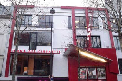 Fachada de Cinéma des Cinéastes, (7 Avenue de Clichy). Hoy, esta sala programa cine de autor de todos los rincones del planeta y, como anécdota, decir que en su café se conocieron François Hollande y su supuesta amante, la actriz Julie Gayet, durante la campaña presidencial.