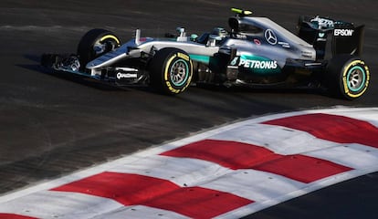 Rosberg, durante la carrera en Bakú.