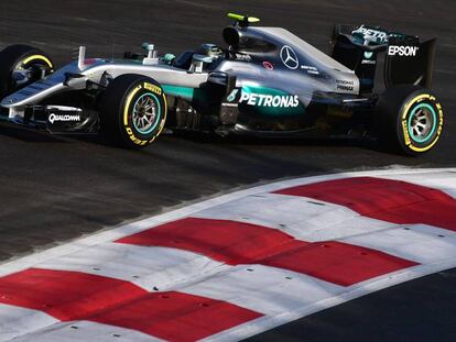 Rosberg, durante la carrera en Bakú.