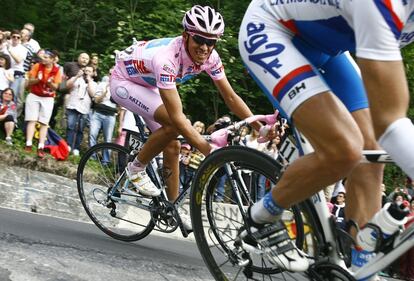  El ciclista español Alberto Contador líder durante la 91ª edición del Giro de Italia celebra su victoria en la útlima etapa, en junio de 2008.