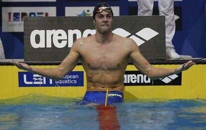 El italiano Gregorio Paltrinieri, campeón del mundo del 1500, ha batido el récord del mundo de la distancia en los Europeos de piscina corta. Ha borrado la marca de su ídolo Grant Hackett que resistía desde 2001. 14'10'10 era el registro del australiano; 14'08'06 el del italiano.