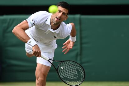 Djokovic durante la final de Wimbledon ante Berrettini.